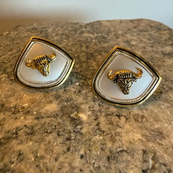 Gold and White Bull/Steer Head Design Cufflinks - Picture 3 of 8